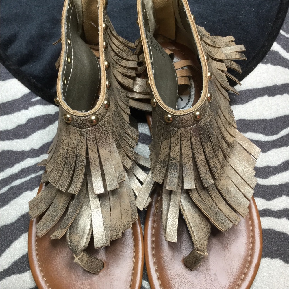 Stevies Kids Metallic Fringe Sandal Size 3